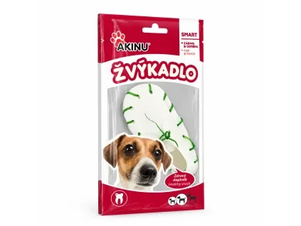 Nakloněný e-shop packshot produktu Akinu Bota z kůže žvýkací přírodní pamlsek pro psy 12,5 cm 1 ks (RegCis 204046) na bílém pozadí. Produkt beze změny převzat z aktuální produktové fotky, náklon, světlo a stín sjednoceny podle schváleného packshotu 204906.