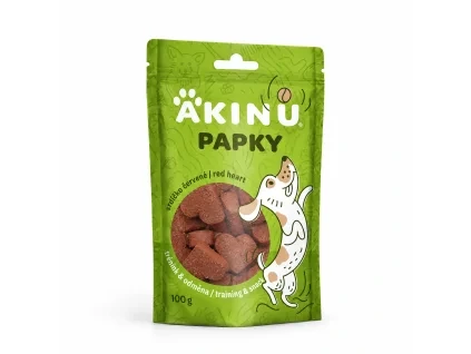 Packshot Akinu PAPKY Srdíčko červené pamlsek pro psy 100 g (174028) na bílém — natočení sjednocené podle vzoru 174027 (řada Papky).