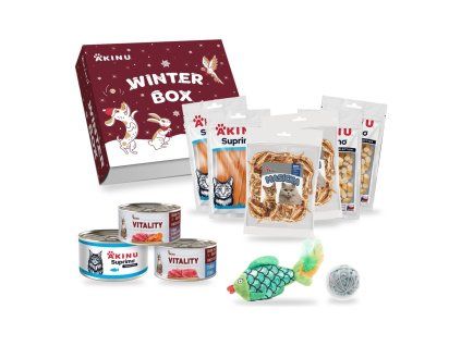 Packshot vánočního boxu Akinu Mořské pokušení (295050) na bílém pozadí, 1000 × 1000 px. Krabice WINTER BOX + 3 konzervy (SUPRIMO SELECTION losos 263036, VITALITY tuňák 263018, VITALITY tuňák & krevety 263017), 6 sáčků pamlsků (2× SUPRIMO losos s treskou 282029, 2× MASÍČKA sušené rybičky 282000, 2× SUPRIMO SELECTION Hair & Skin 282045), plyšový kapr s pírky 292055 a míček HUGS 292052. Složeno z oficiálních maket a packshotů produktů.