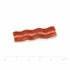 Jeden kus suroviny s pravítkem 10 cm, pamlsek psi (slaninový plátek) — SKU 204731 Akinu BACONIES Slaninky 85 g. Délka ~7,5 cm je ODHAD (Helios foto suroviny/pravítka chybí), vzhled dle BaseLinker lifestyle 63b5497d. Styl dle 173011 (95dc2be2). v1 ze 2.