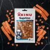Flat-lay fotografie SKU 176286 (Suprimo Selection Losos kostky) — černý mramor Nero Marquina, syrový losos jako surovina. Styl navazuje na sesterský SKU 176284 (stejná řada, stejná surovina losos).