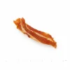 Solo surovina Akinu MASÍČKA PREMIUM Kachní plátky pro kočky mramorované 50 g 282055 — pamlsek_psi_kocky, hromádka na tmavém dřevě, s měřítkem