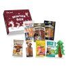 Packshot vánočního boxu Akinu VÁNOČNÍ box pro středně velké mlsné psy (147501) na bílém pozadí, 1000 × 1000 px. Krabice WINTER BOX + pamlsky: DENTASTAR Tyčky 204736, Kolagenové pásky s drůbežími játry 204713, MASÍČKA Králičí pásky 216690, SUPRIMO Losos s kůží plátky 176247, Bezlepkové piškoty 173011, BITES & FUN Kuřecí kousky 176228, MASÍČKA PREMIUM Immunity 176276 a hračka VÁNOCE ČESKÝ LES Textilní strom posvátný 190283. Složeno z oficiálních maket a packshotů produktů.